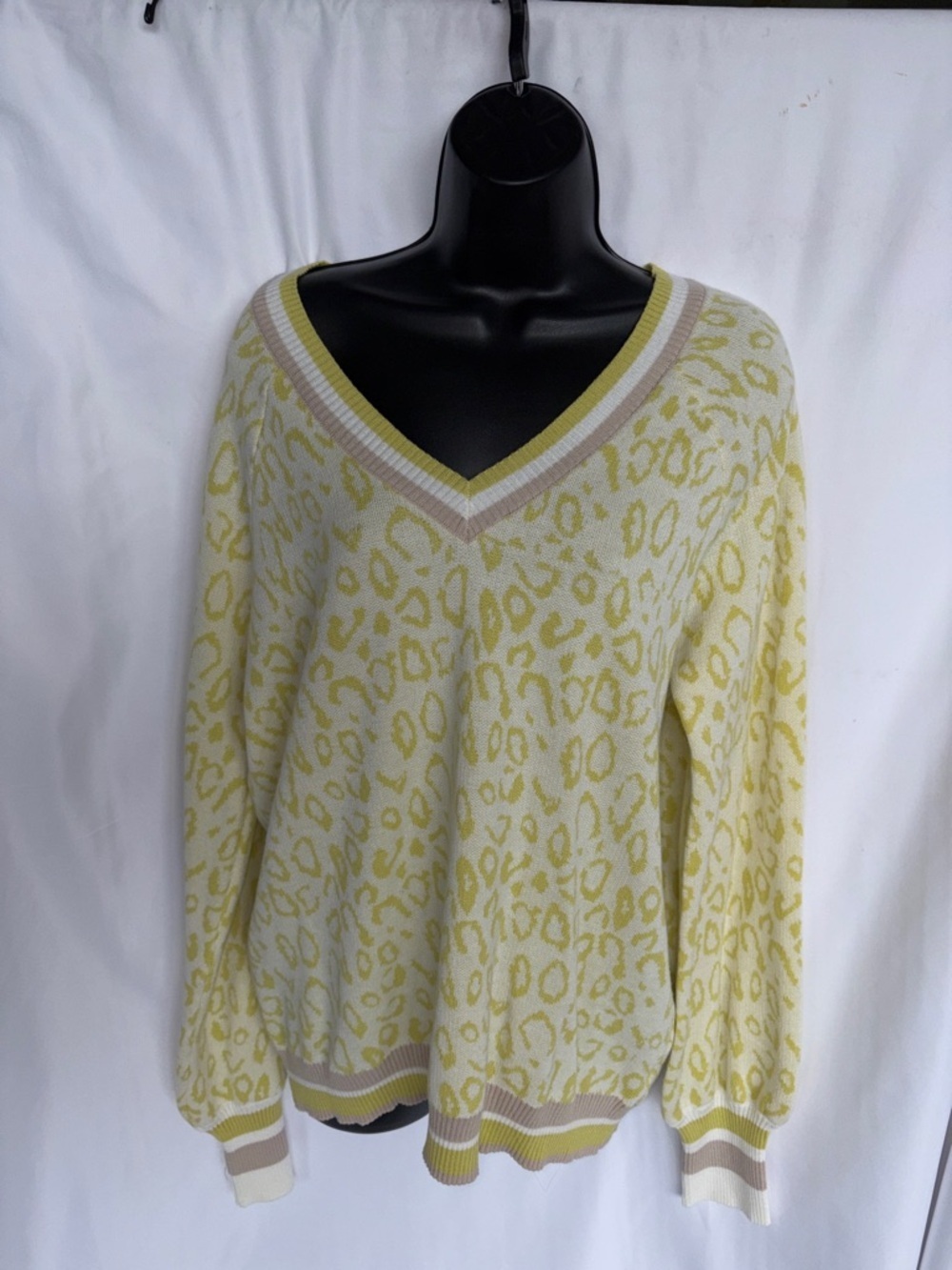 FATE Leopard Double V Sweater Sz M, 22” PTP, 24” L